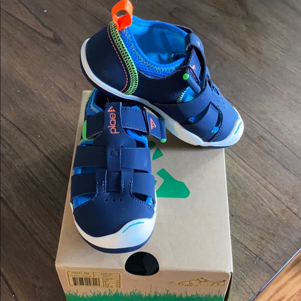 NIB Plae sandals sam 2.0